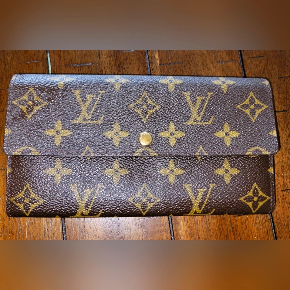 Vintage Authentic Pre-loves Louis Vuitton Monogram Wallet